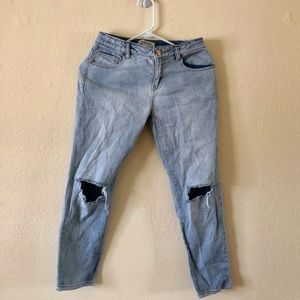 FOREVER 21 RIPPED JEANS